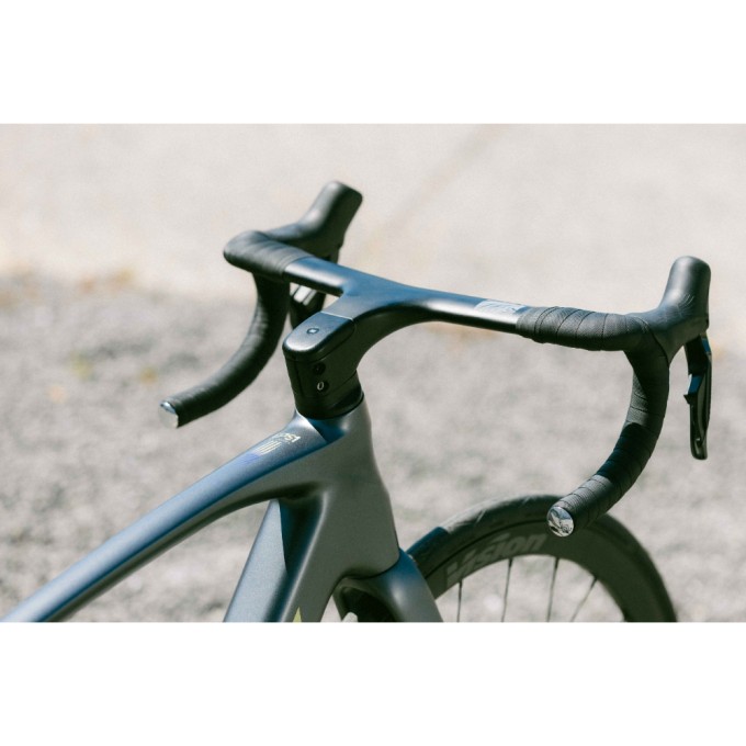 BH - iRS1 CARBON 1.6 EC166 BH - iRS1 CARBON 1.6 EC166